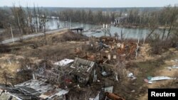 Заброшенные дома села Богородичное Донецкой области, уничтоженные во время вторжения российских войск в Украину. 13 февраля 2024 года