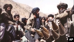 "Taliban" döyüşçüləri paytaxt Kabil yaxınlığında. 1996