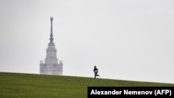 Здание Московского государственного университета в Москве