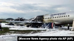 Лайнер SSJ100 после аварийной посадки в Шереметьеве