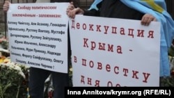 Акция протеста крымских татар под посольством России. Киев, 6 ноября 2015 года