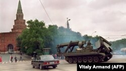 Танк покидает Кремль, 21 августа 1991