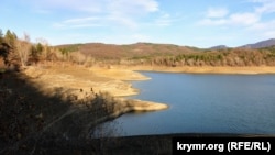 Обмелевшее Счастливенское водохранилище под Ай-Петри, ноябрь 2020 года