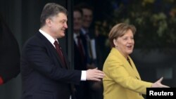 Ангела Меркель и президент Украины Петр Порошенко на встрече в Берлине 16 марта