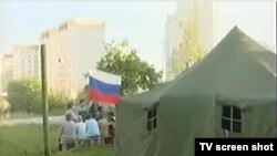 Участники акции протеста в подмосковном поселке заставили отступить бульдозер