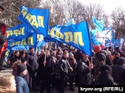 Сторонники ЛДПР на мероприятии в Симферополе по случаю годовщины «референдума о присоединении к России» Крыма, 16 марта 2015 года