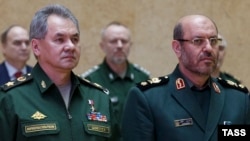 Rusiyanın müdafiə naziri Sergei Shoigu və onun iranlı həmkarı Hossein Dehghan.