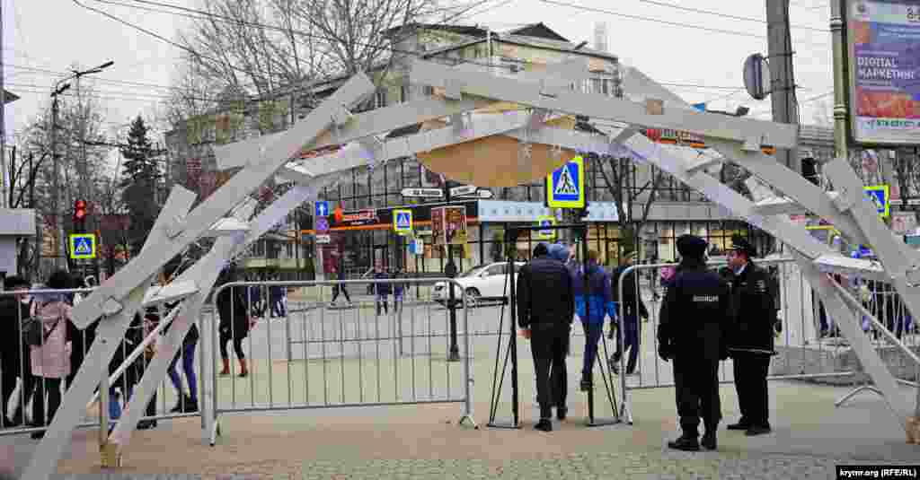 В этом году на Масленице в сквере Тренева полиция обошлась без металлодетектора