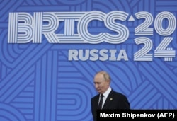 Президент России Владимир Путин принимает участие в официальной церемонии встречи глав делегаций на саммите БРИКС в Казани 23 октября 2024 года