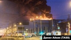 Пожар в торговом центре "Зимняя вишня" в Кемерове (архивное фото)