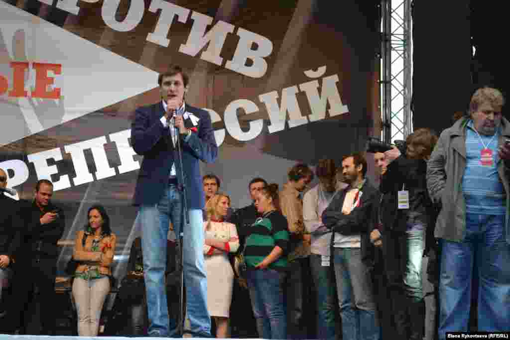 Дмитрий Гудков на трибуне митинга. Москва, 15.09.12