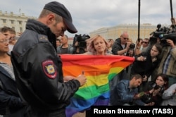 Пикет ЛГБТ-активистов против ненависти и нетерпимости, Санкт-Петербург, 2 августа 2015 года