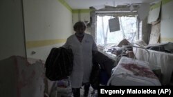 Последствия обстрела детской больницы и роддома в Мариуполе, 9 марта 2022 года