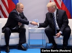 Владимир Путин и Дональд Трамп в Гамбурге (Германия) во время их первой и пока самой продолжительной встречи