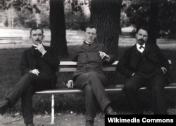 Члены фракции трудовиков А. Ф. Аладьин, И. В. Жилкин, С. В. Аникин. 1905. Фотограф Карл Булла