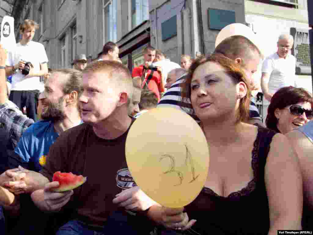 В Москве на Триумфальной площади состоялась акция оппозиции в защиту 31-й статьи Конституции РФ