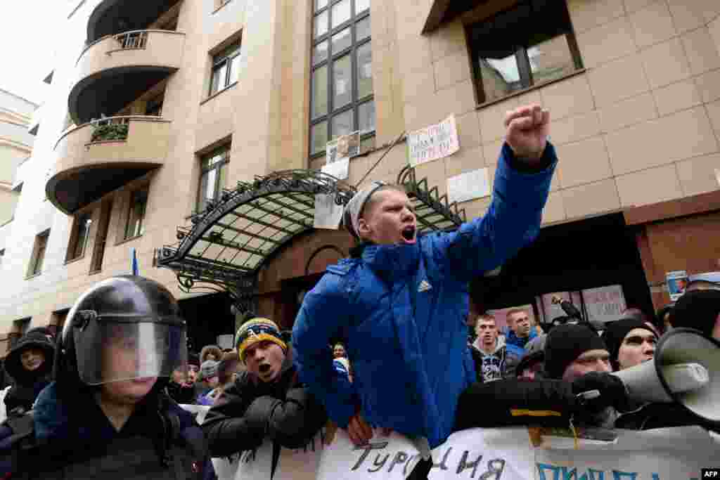 Акция протеста у посольства Турции