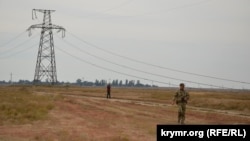 Поврежденная взрывом опора ЛЭП в Чонгаре, Херсонская область Украины