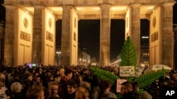 Митинг за легализацию марихуаны у Бранденбургских ворот, Берлин