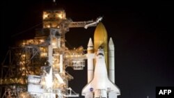 Космический челнок Endeavour (STS-118) на стартовой площадке 39-A; Kennedy Space Center