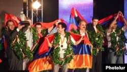 Armenia - Armenian chess players are greeted by thousands of people in Yerevan's Liberty Square celebrating their victory in the 2011 World Chess Team Championship, 28Jul2011.